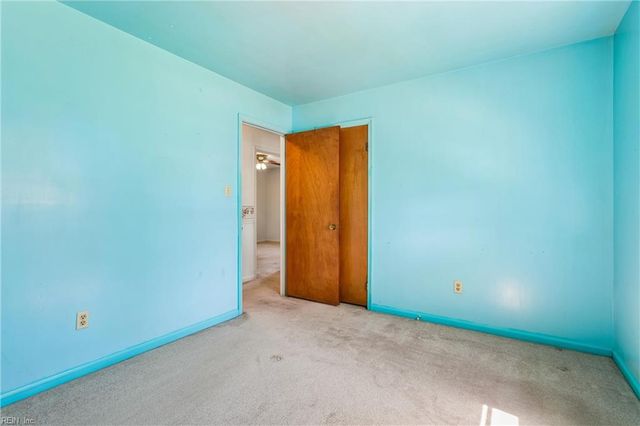 18 Magnolia LN, Poquoson, VA 23662