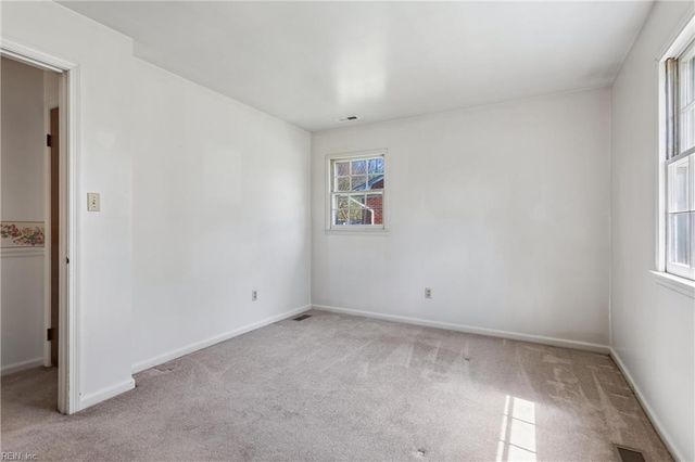 18 Magnolia LN, Poquoson, VA 23662