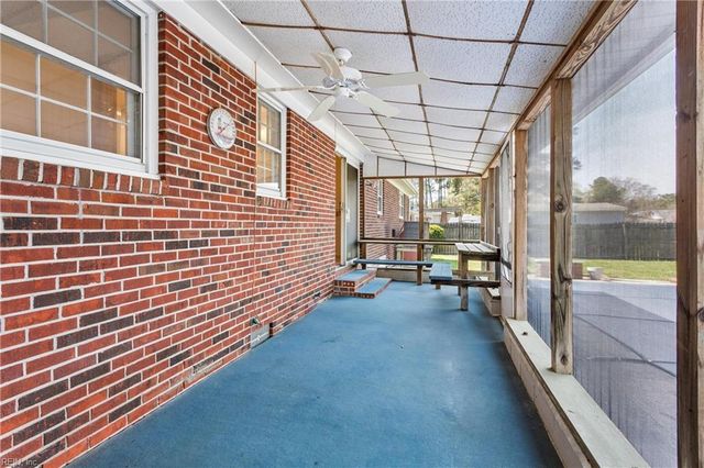 18 Magnolia LN, Poquoson, VA 23662