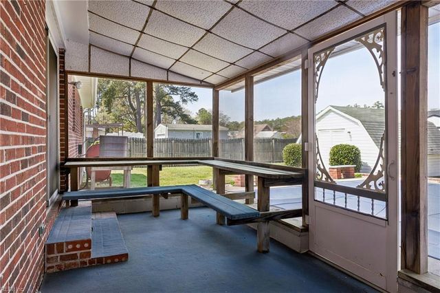 18 Magnolia LN, Poquoson, VA 23662