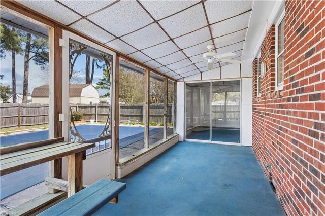 18 Magnolia LN, Poquoson, VA 23662