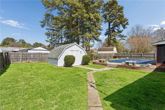 18 Magnolia LN, Poquoson, VA 23662