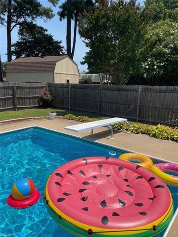 18 Magnolia LN, Poquoson, VA 23662