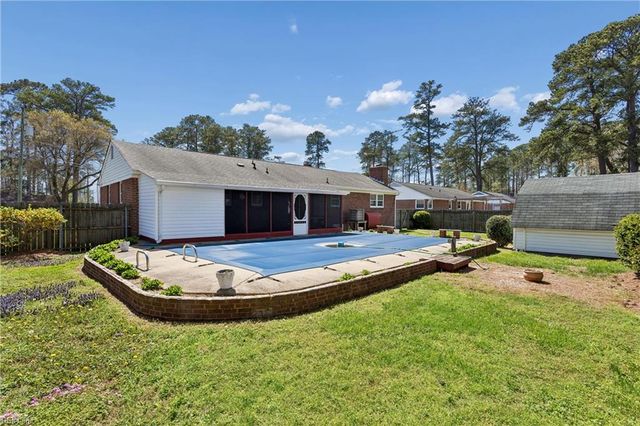 18 Magnolia LN, Poquoson, VA 23662