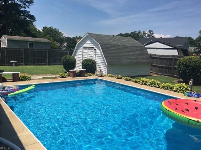 18 Magnolia LN, Poquoson, VA 23662