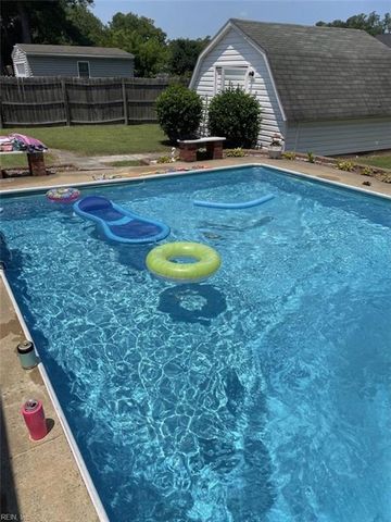 18 Magnolia LN, Poquoson, VA 23662