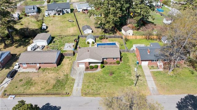 18 Magnolia LN, Poquoson, VA 23662