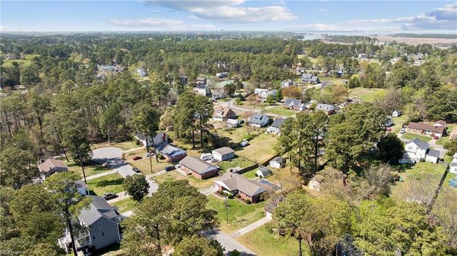 18 Magnolia LN, Poquoson, VA 23662