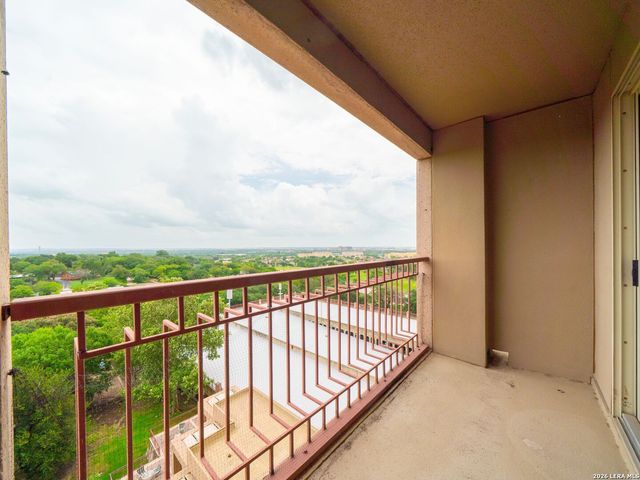 1 Towers Park Ln Apt 702, San Antonio, TX 78209