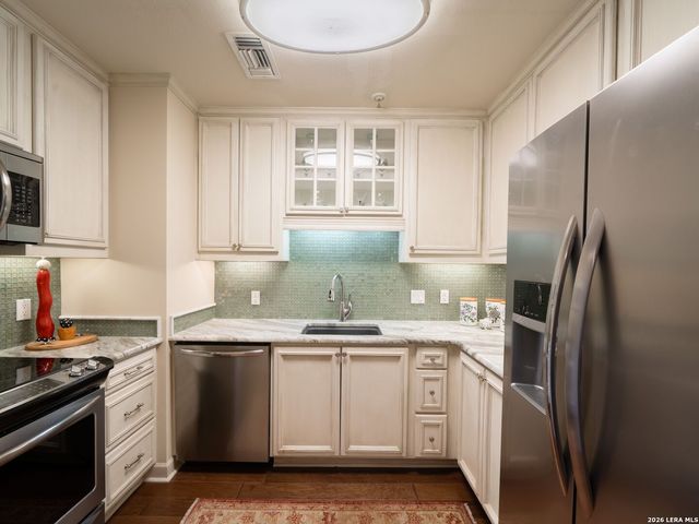 1 Towers Park Ln Apt 702, San Antonio, TX 78209