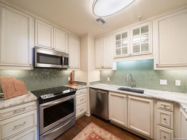 1 Towers Park Ln Apt 702, San Antonio, TX 78209