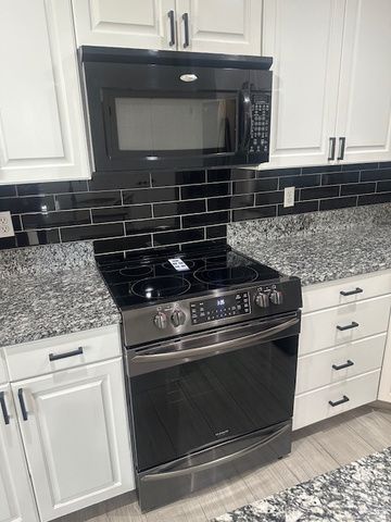 9071 S WASATCH BLVD, Sandy, UT 84093
