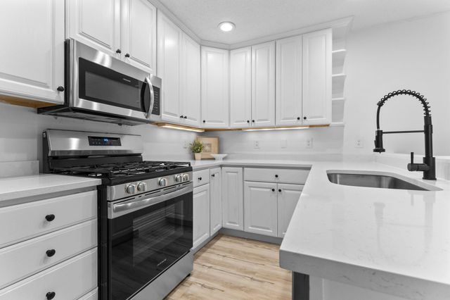 3818 W 103rd Street, Bloomington, MN 55431