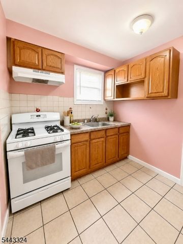 552 E Jersey St, Elizabeth City, NJ 07206