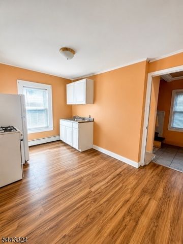 552 E Jersey St, Elizabeth City, NJ 07206