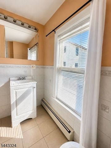 552 E Jersey St, Elizabeth City, NJ 07206