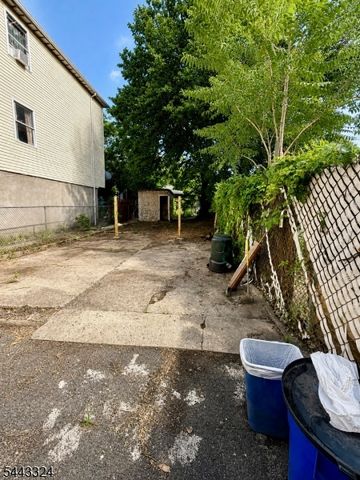 552 E Jersey St, Elizabeth City, NJ 07206