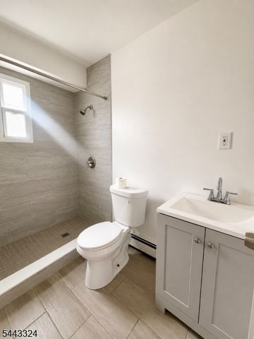 552 E Jersey St, Elizabeth City, NJ 07206