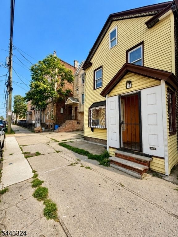 552 E Jersey St, Elizabeth City, NJ 07206