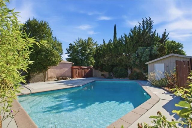 7007 Whitaker, Lake Balboa, CA 91406