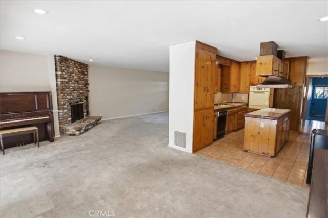 7007 Whitaker, Lake Balboa, CA 91406