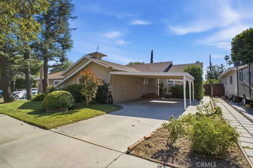 7007 Whitaker, Lake Balboa, CA 91406