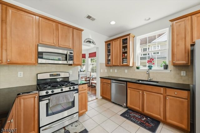10 Indian Field Dr, Hardyston Twp., NJ 07419