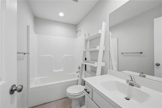 1109 SW Arborway Drive, Lee's Summit, MO 64082