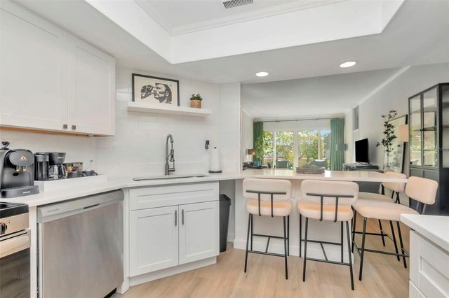 7400 SUN ISLAND DRIVE S 105, South Pasadena, FL 33707