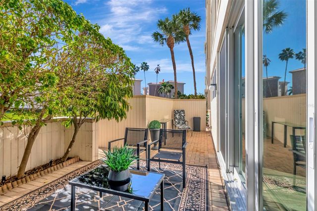 7400 SUN ISLAND DRIVE S 105, South Pasadena, FL 33707