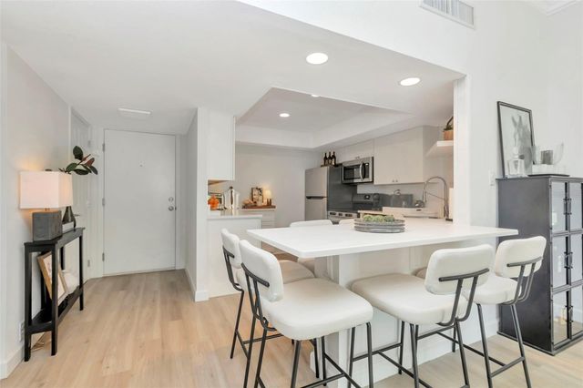 7400 SUN ISLAND DRIVE S 105, South Pasadena, FL 33707