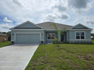 171 Battersea Avenue NE, Palm Bay, FL 32907