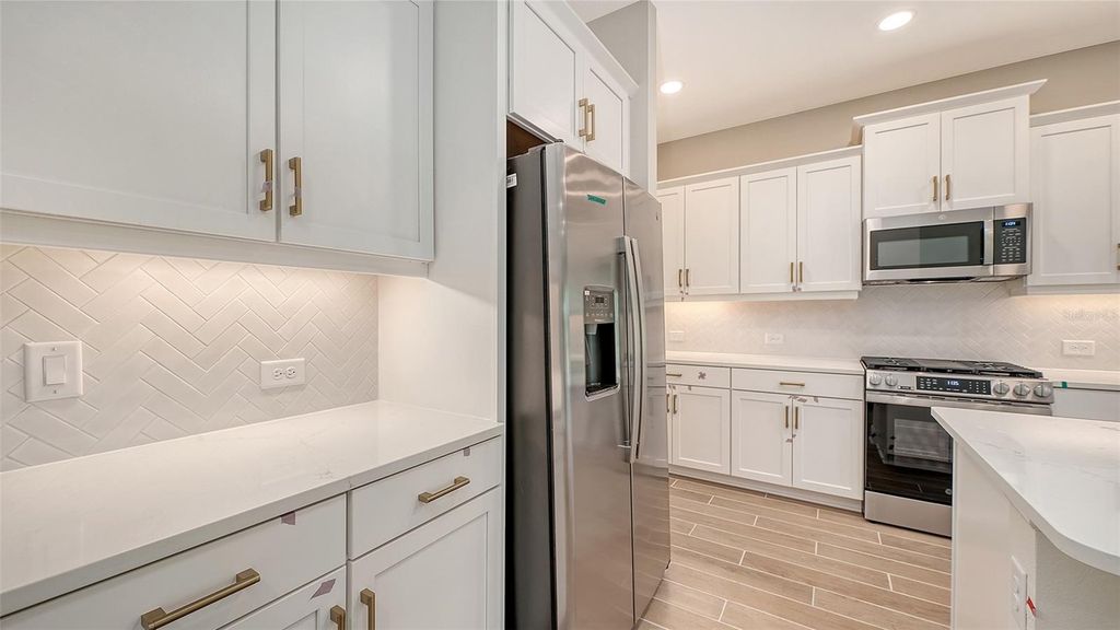 Image 14 of property listing at 9940 CRYSTAL ISLES CIRCLE, Sarasota, FL 34241