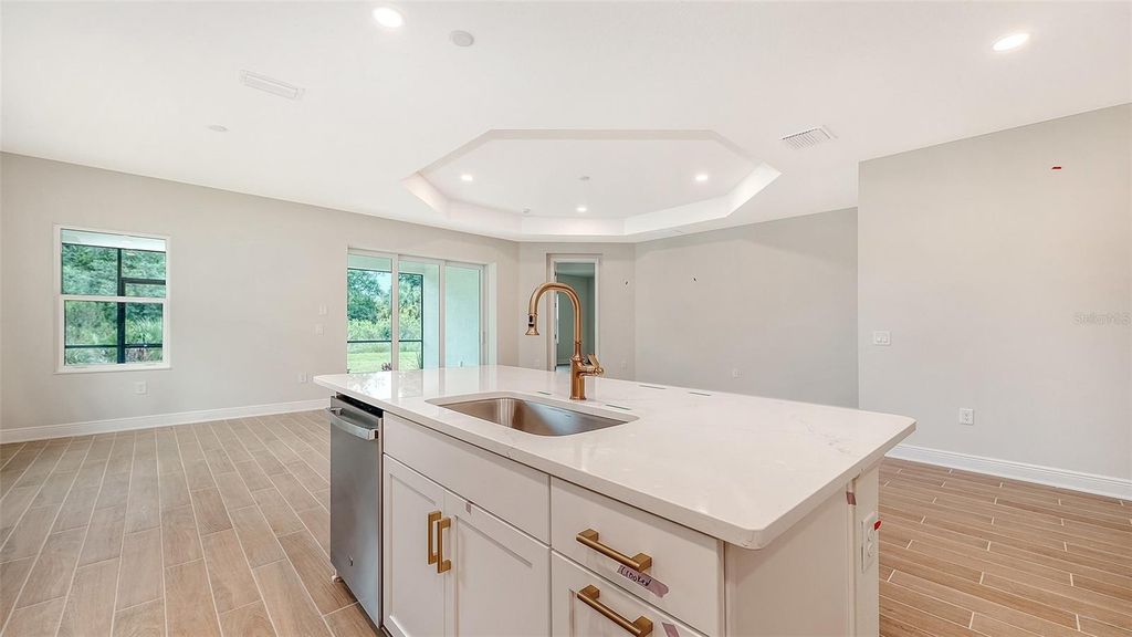 Image 16 of property listing at 9940 CRYSTAL ISLES CIRCLE, Sarasota, FL 34241