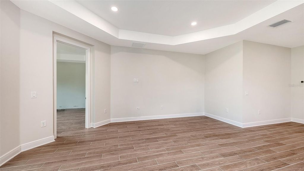 Image 19 of property listing at 9940 CRYSTAL ISLES CIRCLE, Sarasota, FL 34241