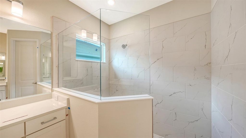 Image 25 of property listing at 9940 CRYSTAL ISLES CIRCLE, Sarasota, FL 34241