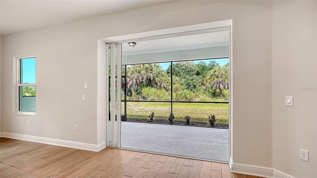 Image 4 of property listing at 9940 CRYSTAL ISLES CIRCLE, Sarasota, FL 34241