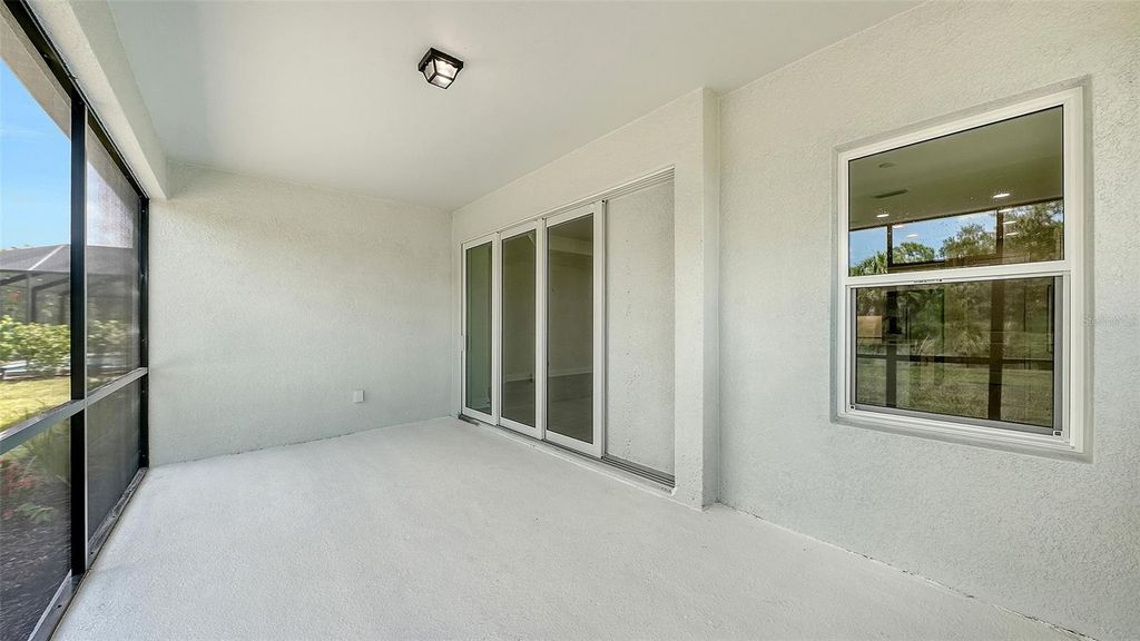 Image 43 of property listing at 9940 CRYSTAL ISLES CIRCLE, Sarasota, FL 34241