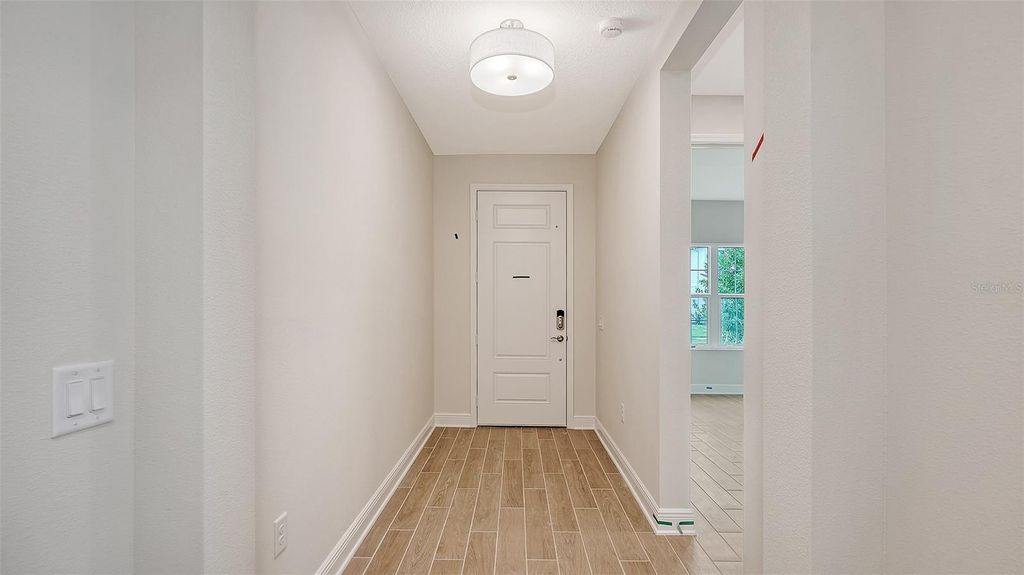 Image 7 of property listing at 9940 CRYSTAL ISLES CIRCLE, Sarasota, FL 34241