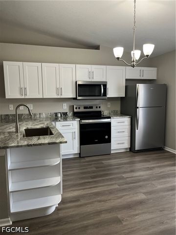 1923 NE 4th TER, Cape Coral, FL 33909