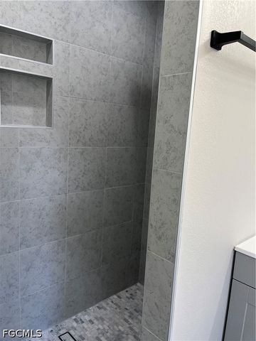 1923 NE 4th TER, Cape Coral, FL 33909