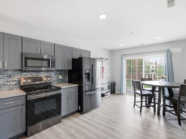 1528 Devon Lane, Troy, MI 48084