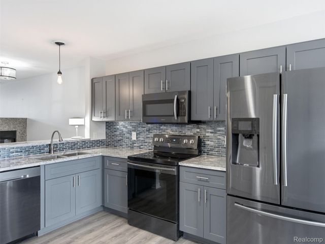 1528 Devon Lane, Troy, MI 48084