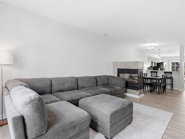 1528 Devon Lane, Troy, MI 48084