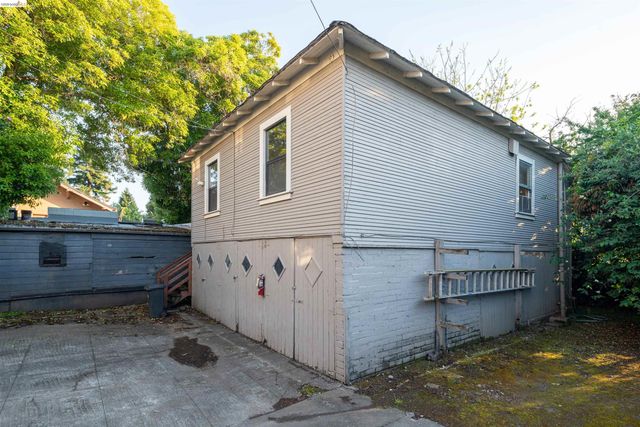2338 Roosevelt Ave, Berkeley, CA 94703