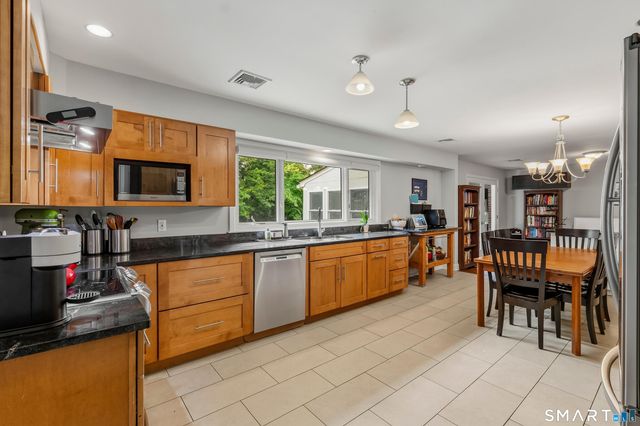 211 Old Farm Road, Fairfield, CT 06825