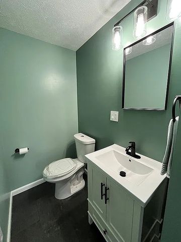 4 Lou Anne Lane, Delmont, PA 15626