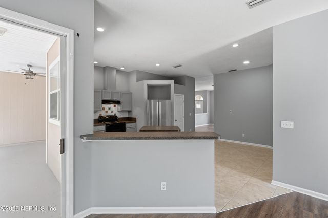 7735 ORTEGA BLUFF Parkway, Jacksonville, FL 32244