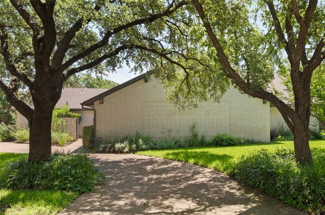 5963 River Bend Drive, Benbrook, TX 76132
