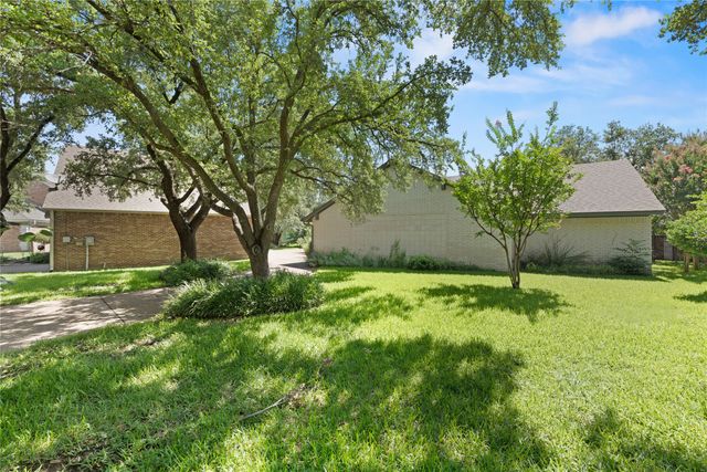 5963 River Bend Drive, Benbrook, TX 76132